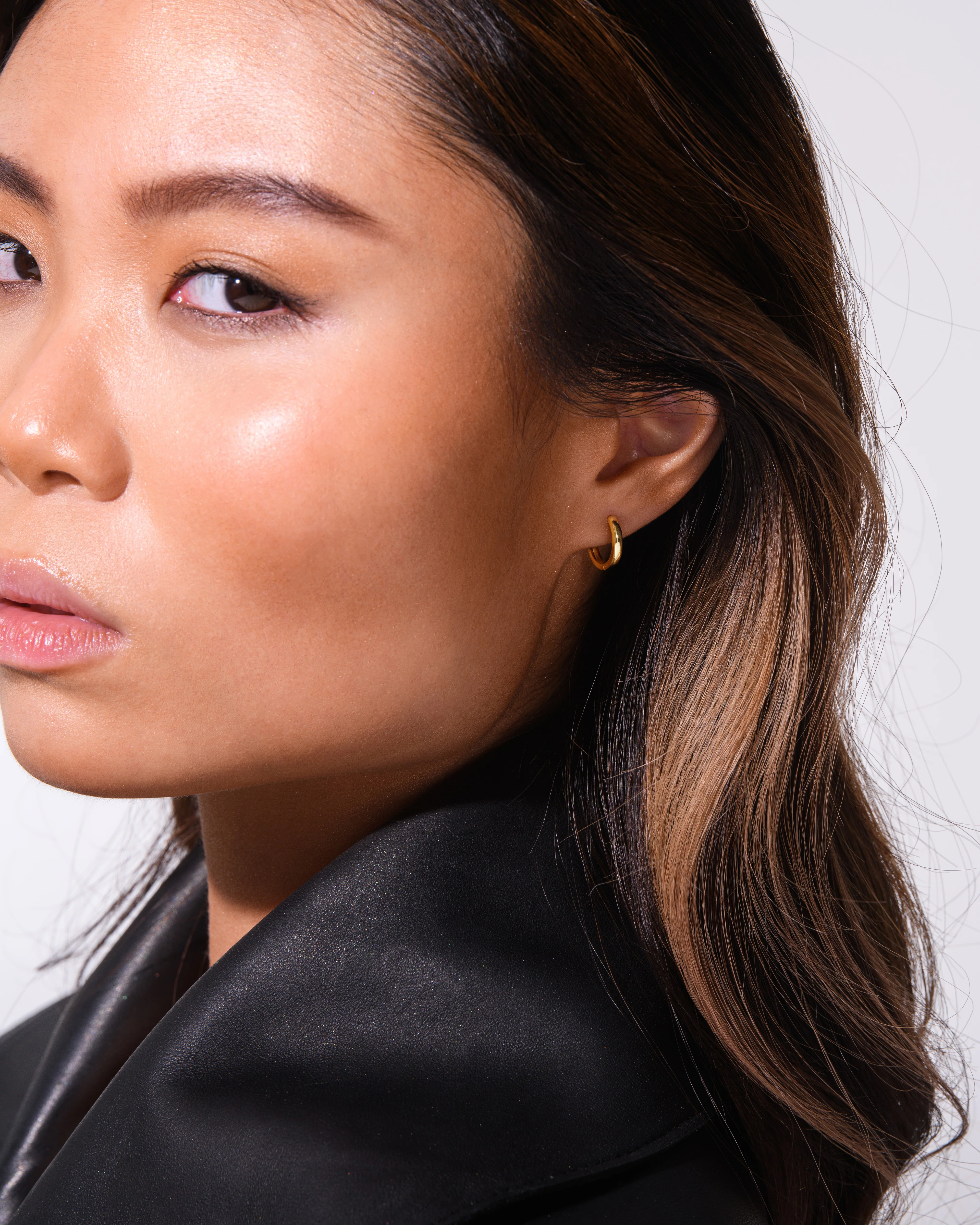 Small Bold Hoops in Gold - Image 2